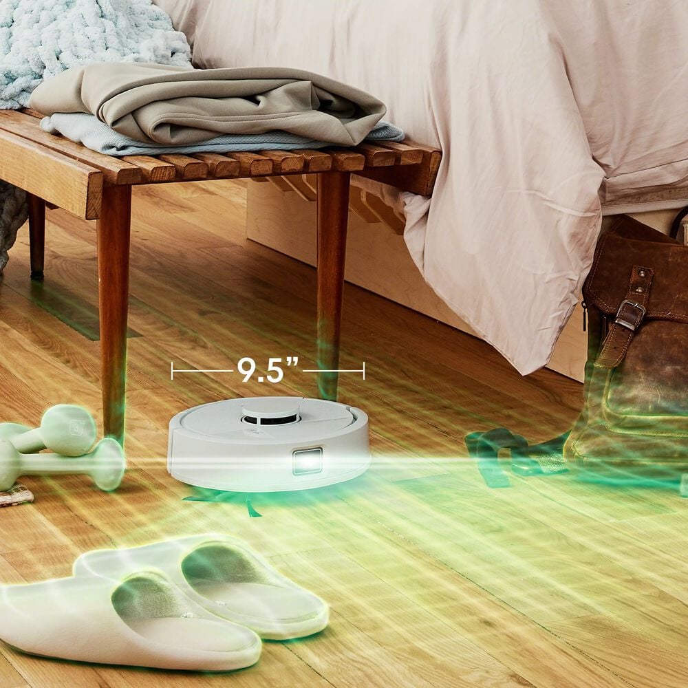 Navigeert door krappe ruimtes en langs spullen